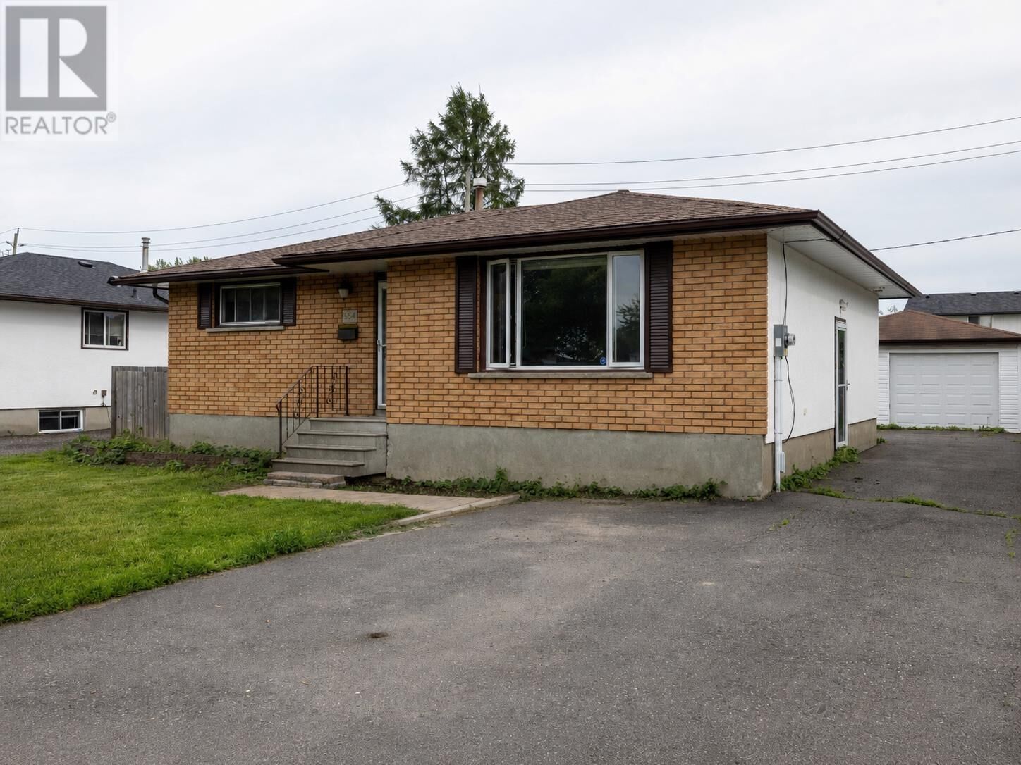 Property Photo:  334 Lambton Cres  ON P7C 5L8 