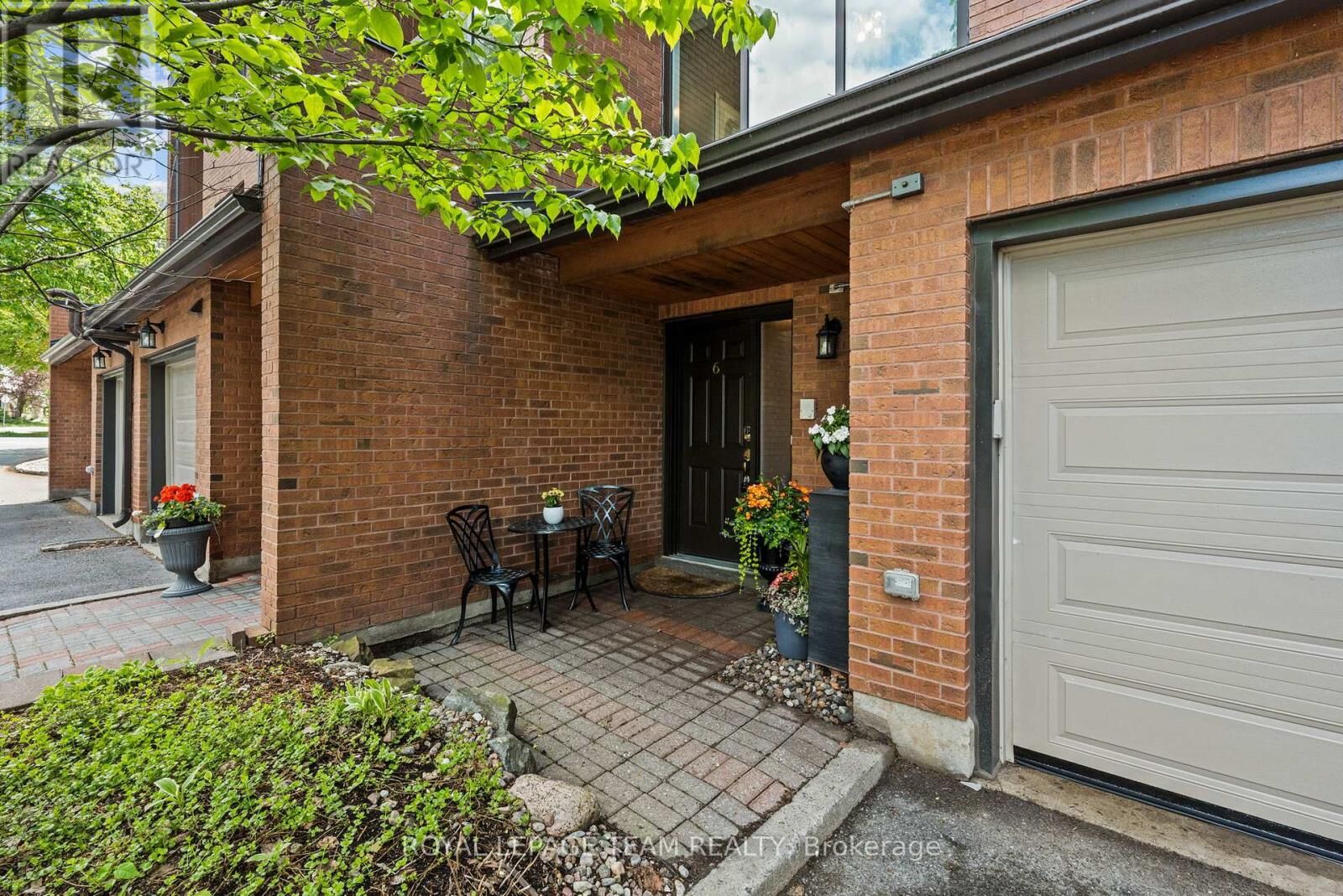 Property Photo: 625 Richmond Road 6 ON K2A 0G6