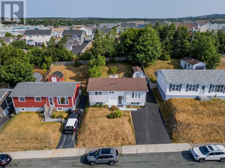 Property Photo:  20 Clearview Street  NL A1S 1B3 