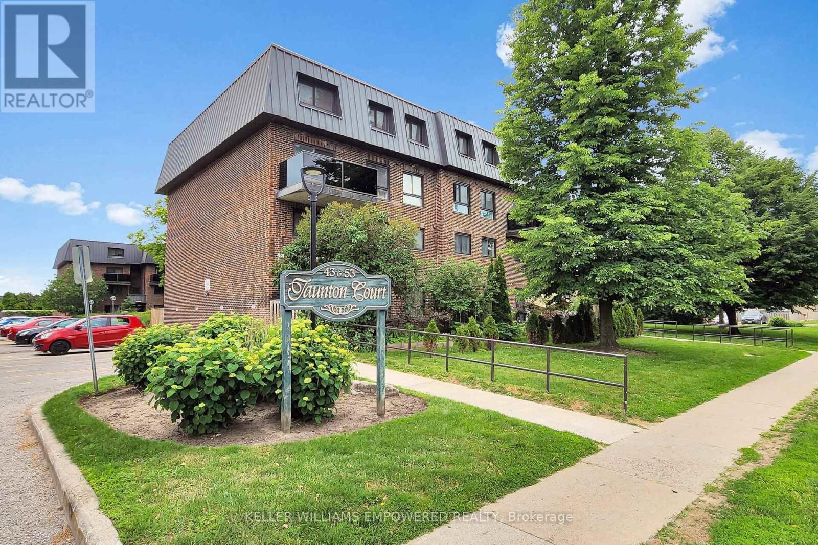 Property Photo:  43 Taunton Road East 36  ON L1G 3T6 