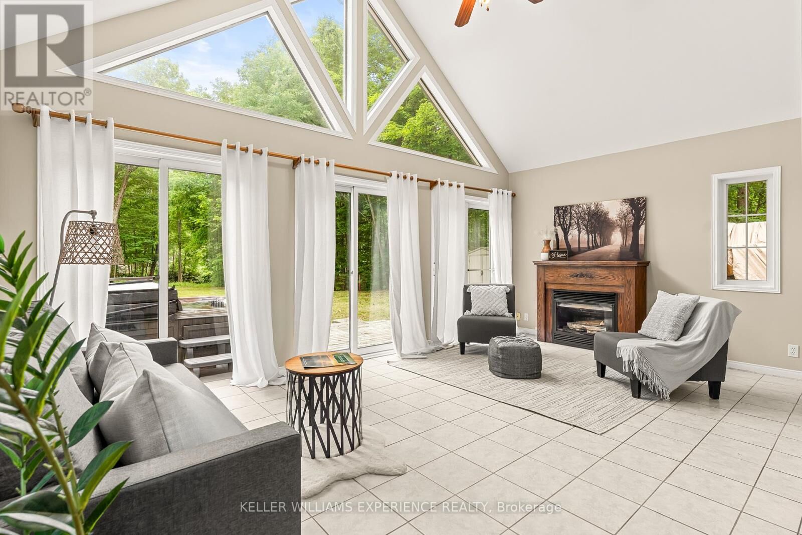 Property Photo: 7516 Island Crescent West ON L0K 2B0