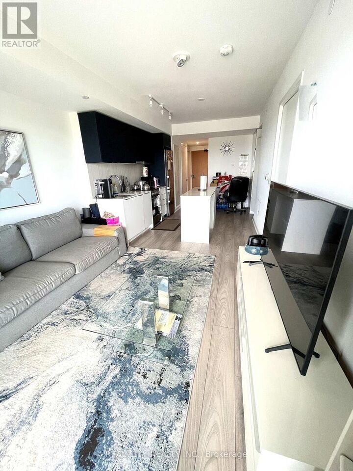 Property Photo:  8 Tippett Road 808  ON M3H 0E7 