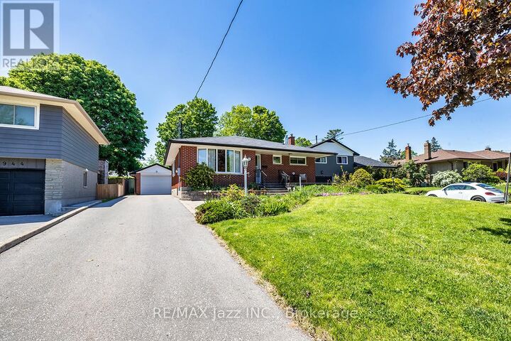 Property Photo:  950 Mary Street North  ON L1G 5G8 