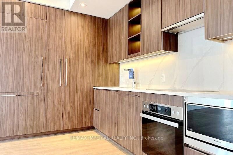 Property Photo:  27 McMahon Drive 507  ON M2K 1H8 
