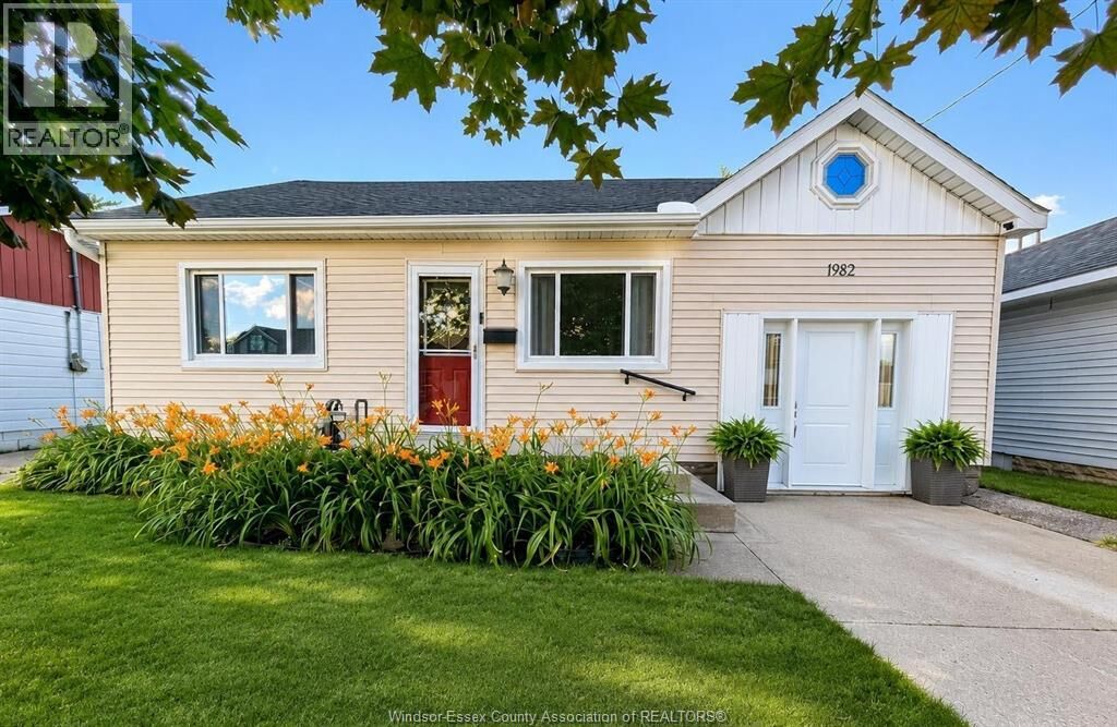 Property Photo:  1982 Westminster  ON N8T 1X6 