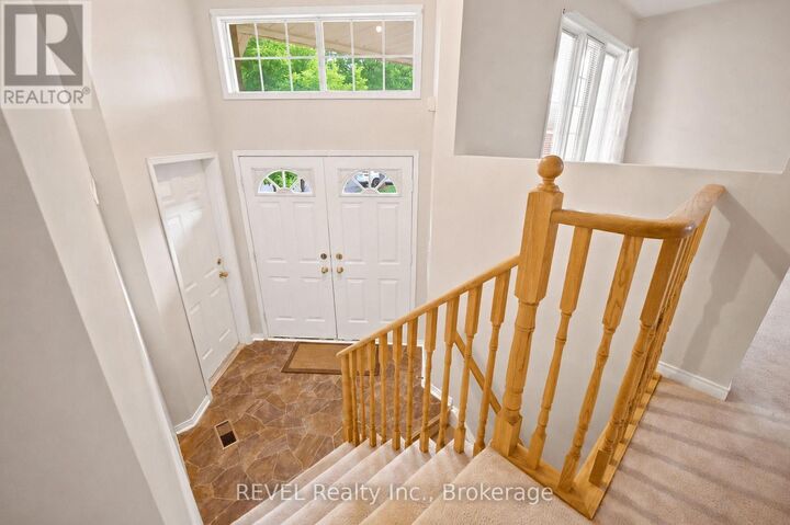 Property Photo:  86 Madison Court West  ON L3C 7G1 
