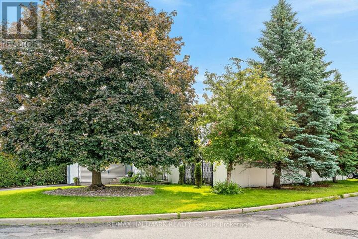 Property Photo:  511 Deancourt Crescent  ON K4A 3G4 