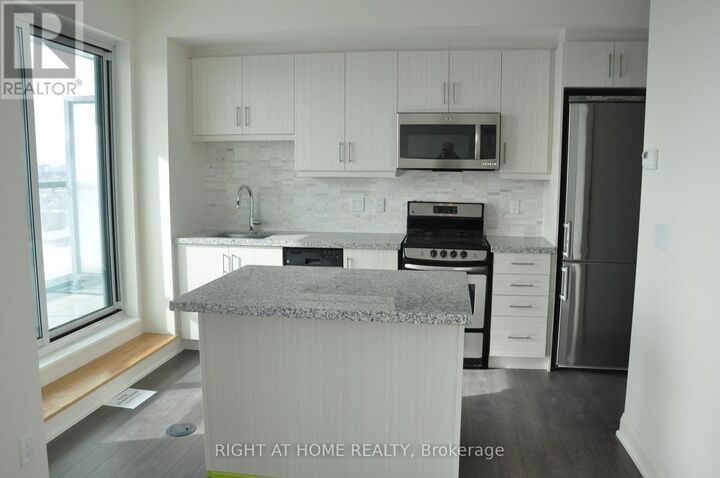 Property Photo:  68 Canterbury Place 1707  ON M2N 0H8 