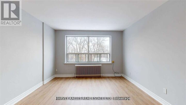 Property Photo:  31 Clearview Heights B7  ON M6M 2A2 