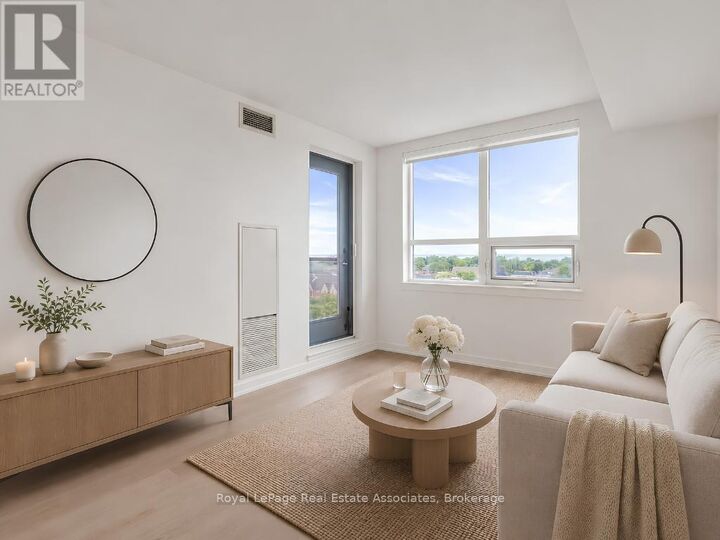 Property Photo:  4 Elsinore Path 706  ON M8V 4G7 