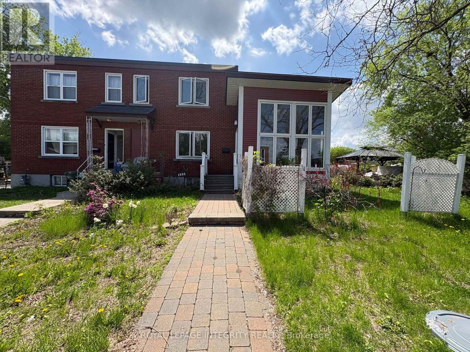 Property Photo: 1222 Dorchester Avenue ON K1Z 8E4
