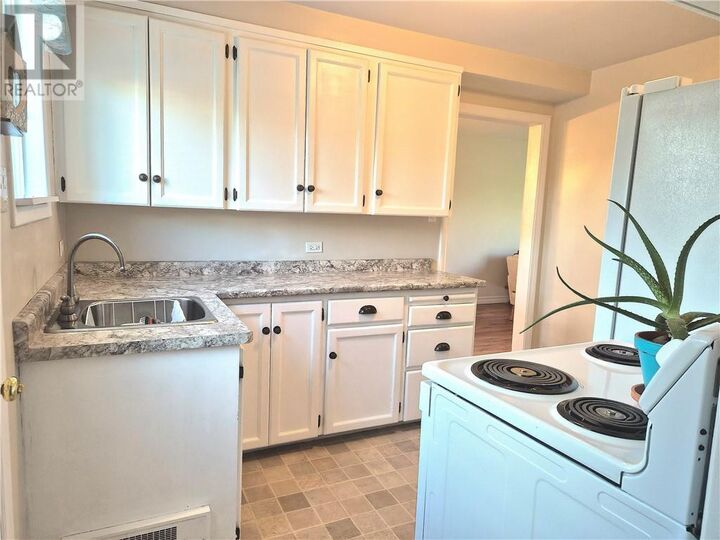 Photo de la propriété:  1705 Gemmel Street  ON P3A 1H5 