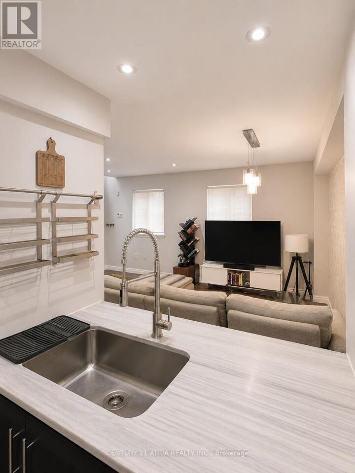 Property Photo:  46 East Liberty Street 512  ON M6K 3P2 