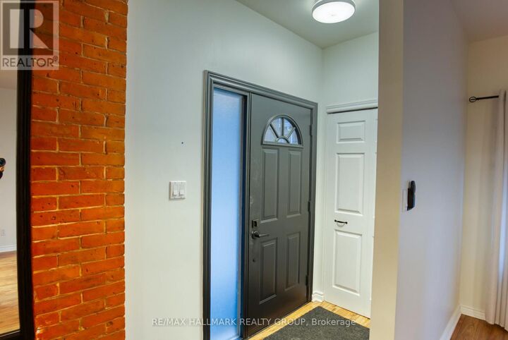 Property Photo:  1-272 Royal Avenue 1  ON K2A 1T5 
