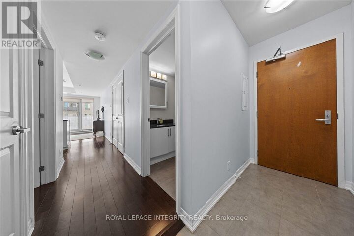 Property Photo: 242 Rideau Street 909 ON K1N 0B7