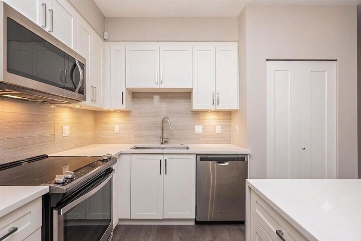 Property Photo:  20211 66 Avenue E102  BC V2Y 0L4 
