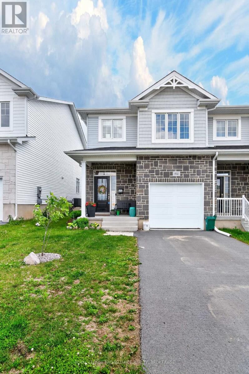 Property Photo: 1532 Scarlet Street ON K7K 0H6