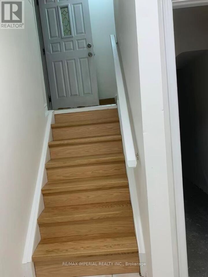 Property Photo:  657 Thamesford Terrace Lower  ON L5R 2B8 