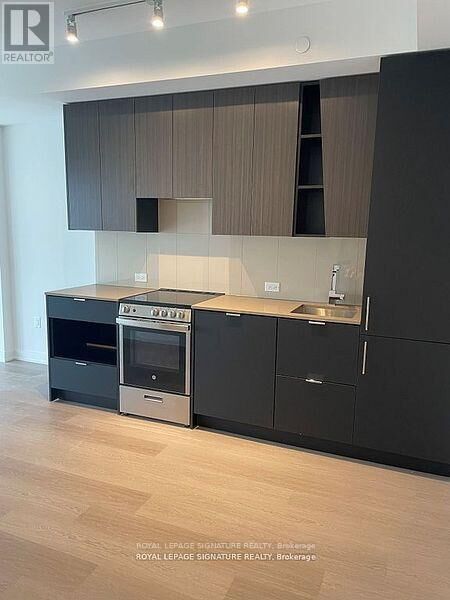 Property Photo: 3883 Quartz Road 3613 ON L5B 0M4