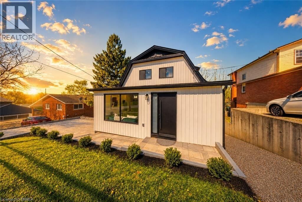 Property Photo:  23 Aberdeen Street  ON N3W 1C8 
