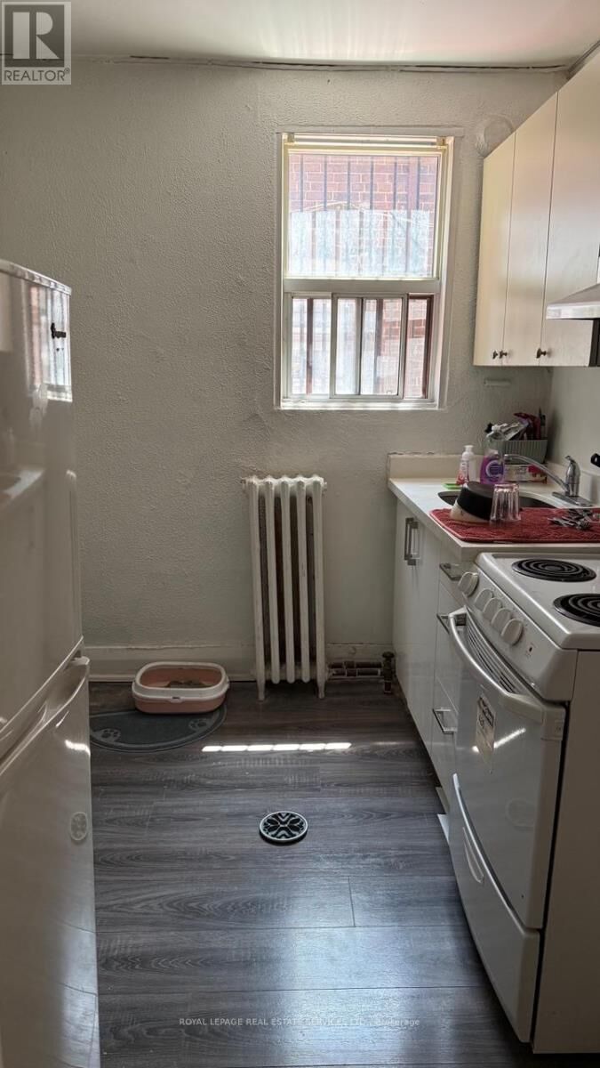 Property Photo: 136 Avenue Road C ON M5R 2H6