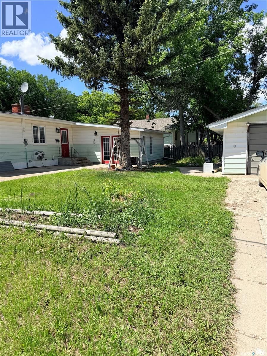 Property Photo:  706 3rd Street E  SK S0N 2M0 