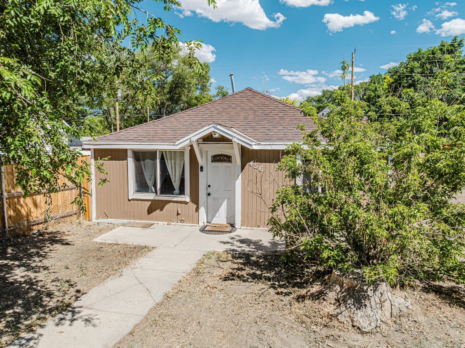 Property Photo: 456 Walnut Street NV 89801