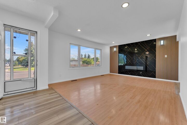 8104 135 Avenue NW — photo 1