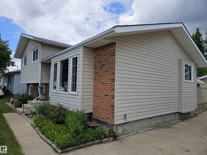 Property Photo:  5018 57 Avenue  AB T0A 3A1 