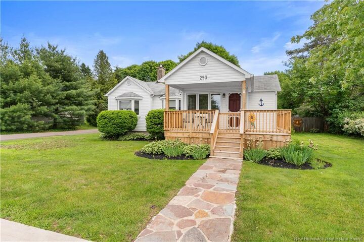 Property Photo: 253 Elizabeth Street NB E4P 1R4