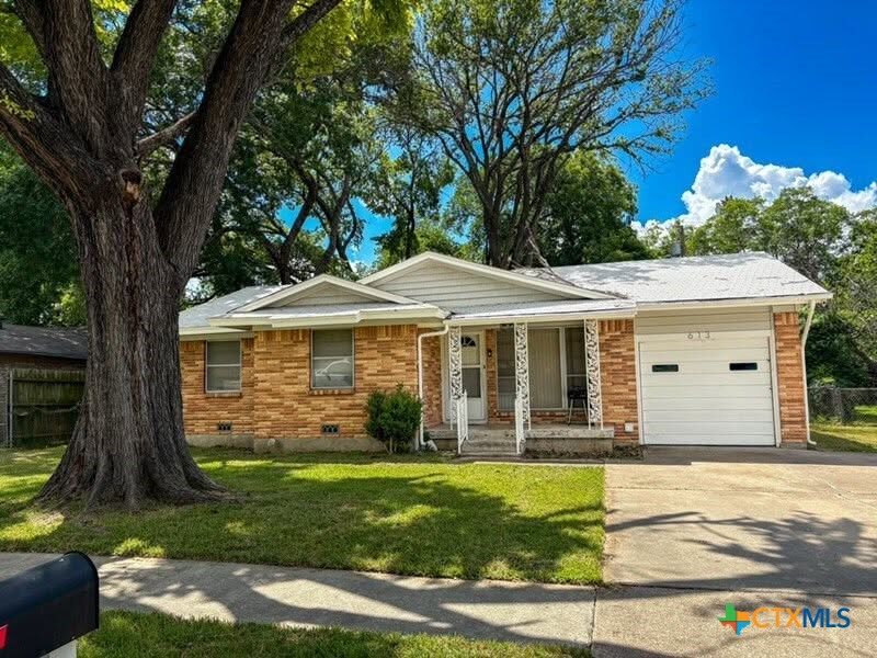 Property Photo: 613 Bishop Drive TX 76541