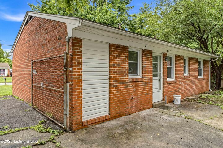 Property Photo:  4601 Planetree Dr  KY 40219 