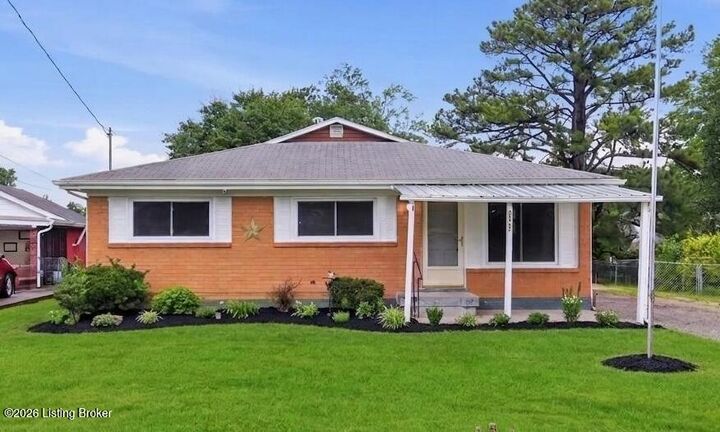 Property Photo: 9622 Maple Rd KY 40229