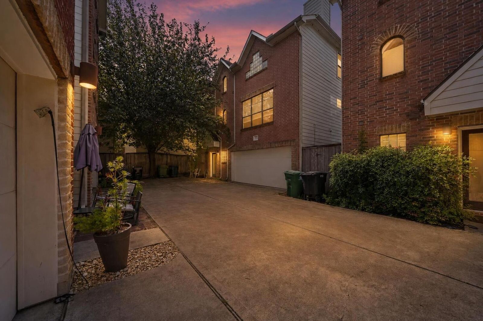 Property Photo:  2154 Arabelle Street  TX 77007 
