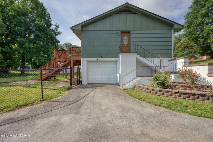 Property Photo:  916 Mallory Rd  TN 37919 