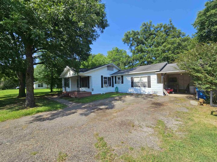 Property Photo:  2000 Laura Lee  TX 75662 