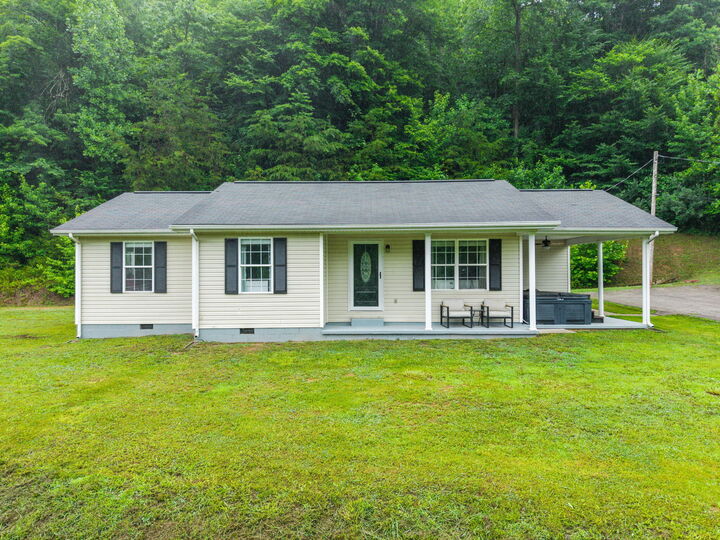 Property Photo:  6723 Ky-1524  KY 40962 