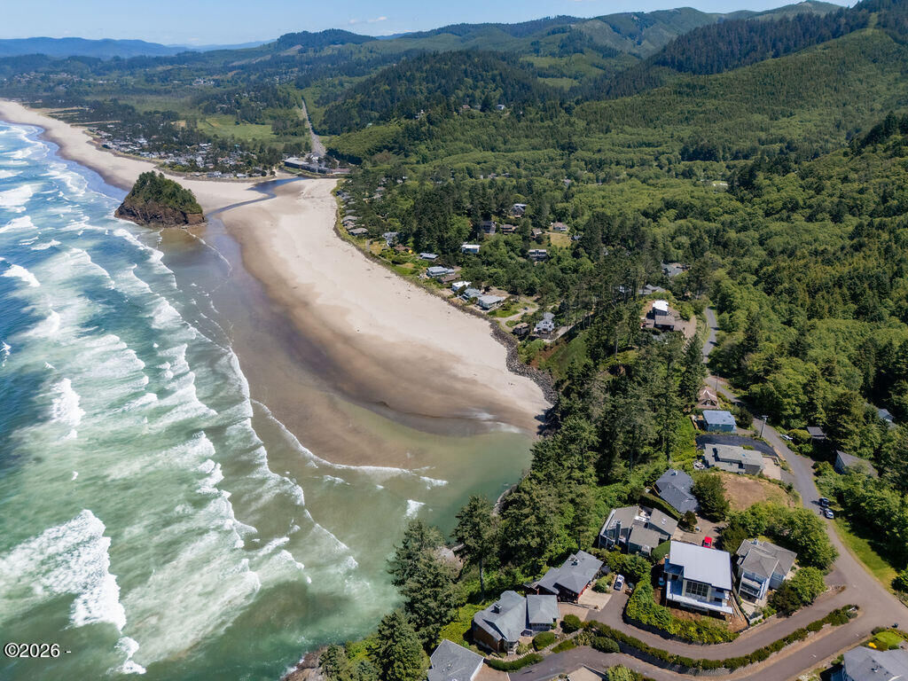 Property Photo: 3102 S Beach Road OR 97149