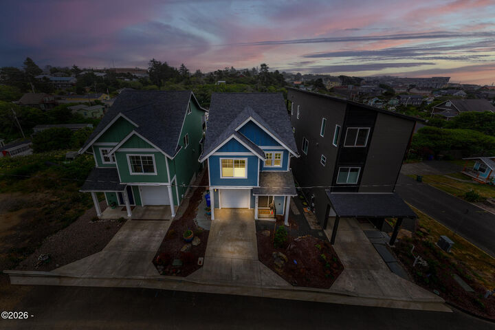 Property Photo: 419 NW 5th St Street OR 97365