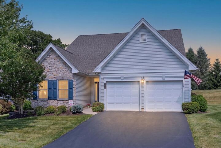 Property Photo:  162 Glenmoor Circle N  PA 18045 