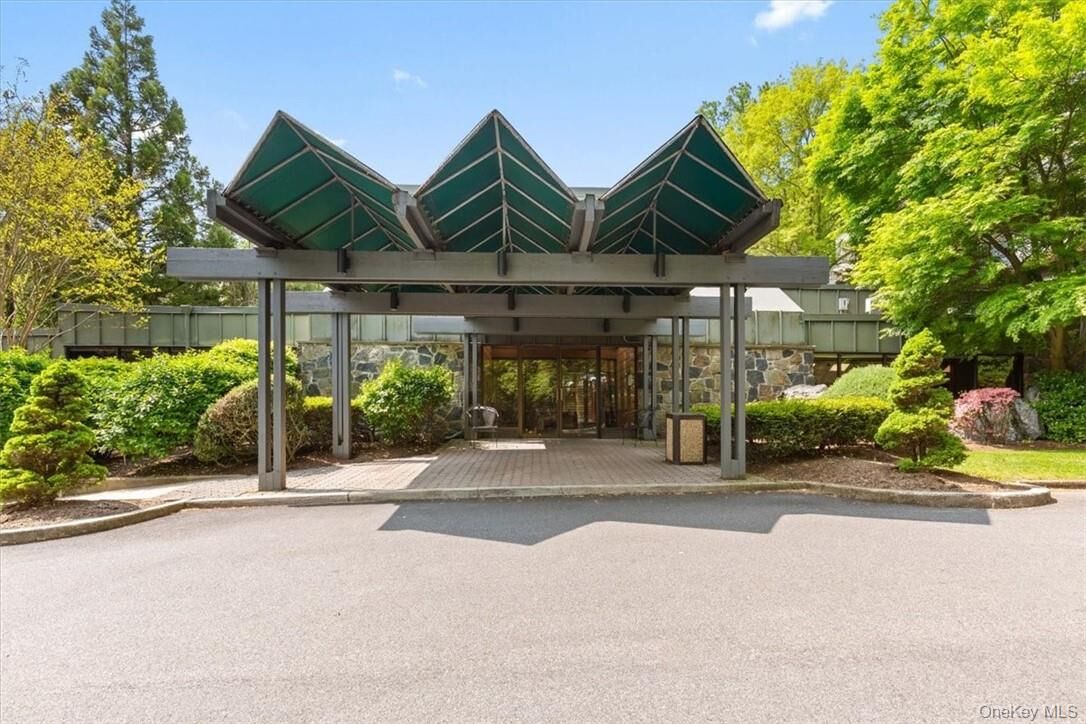 Property Photo: 2 Fountain Lane 3W NY 10583