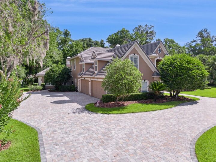 Property Photo: 1726 Bridgewater Drive FL 32746