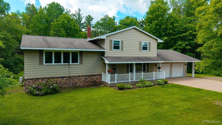 Property Photo: 2813 US 41 W Highway MI 49849-9456