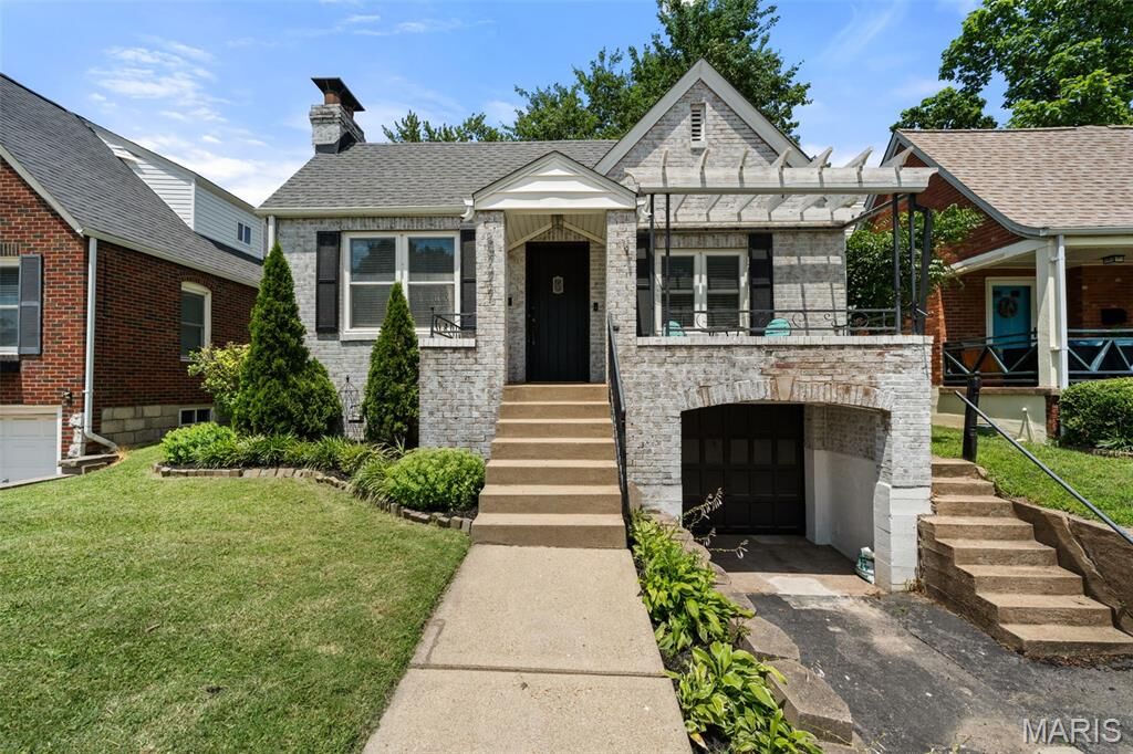 Property Photo: 8777 Bridgeport Avenue MO 63144