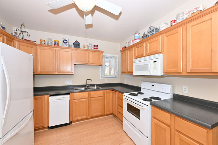 Property Photo:  215 W Chestnut St  WI 53074 