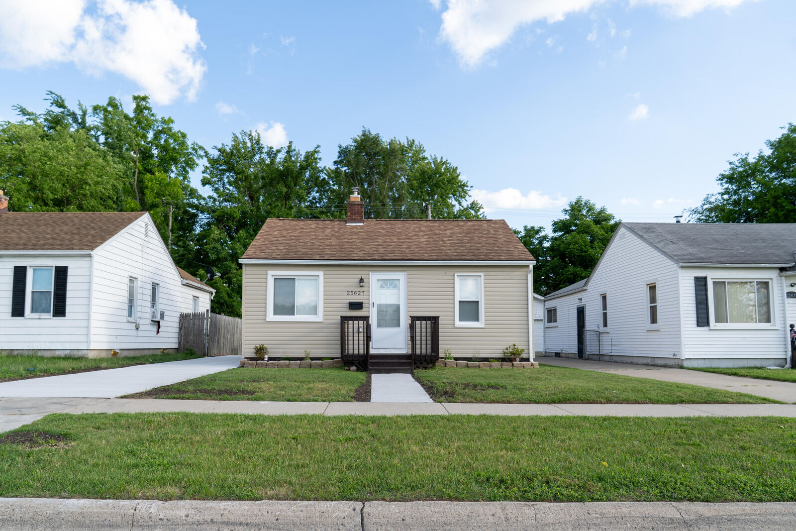 Property Photo:  25627 Penn Street  MI 48125 