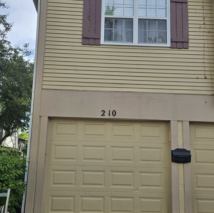 Property Photo: 210 Redwood Court IL 60061