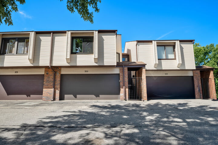Property Photo: 375 Juniper Tree Court IL 60169