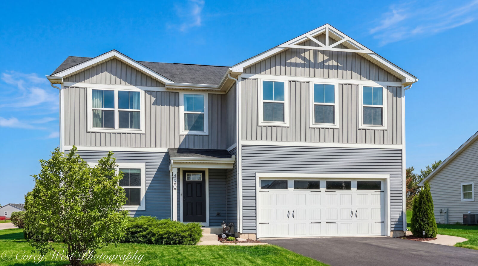 Property Photo: 450 Cardinal Way IL 60140