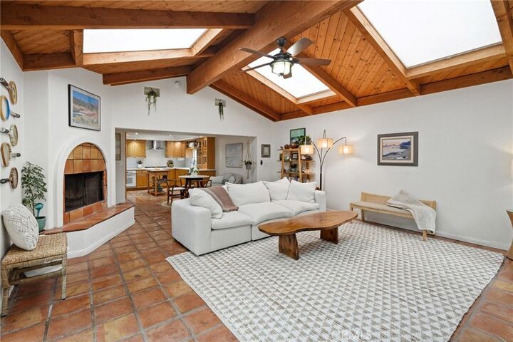 Property Photo: 1140 Cadiz Court CA 93035